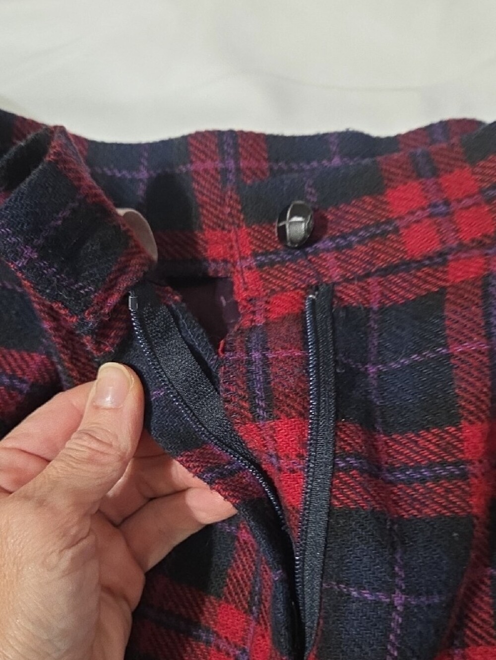 Vintage 80s Red Navy Plaid Wool Blend Pleated Bermuda Shorts 12 USA - Picture 6 of 7